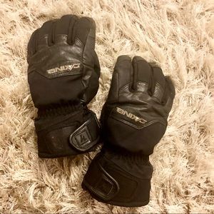 Dakine winter ski gloves